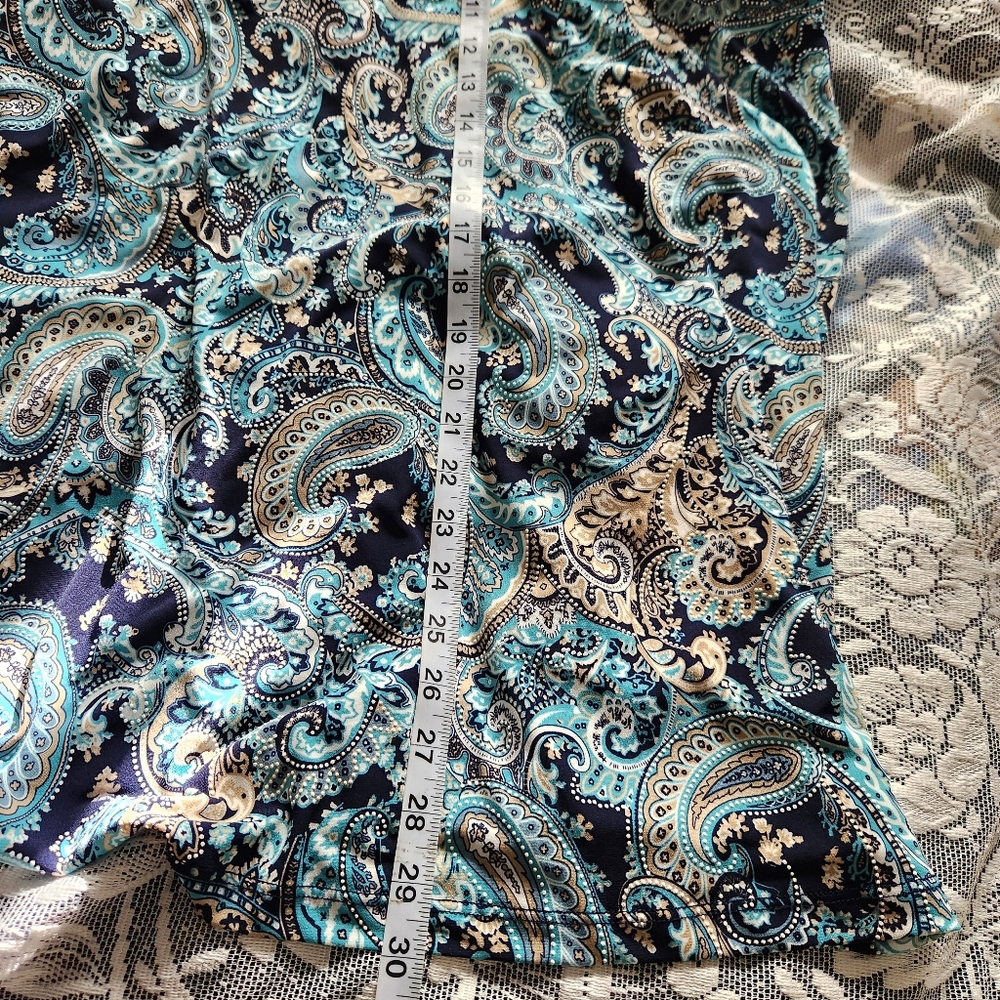 Catherines Blue Paisley Top Silver Accent Cutout Neckline Size 3X Stretchy - Picture 9 of 9